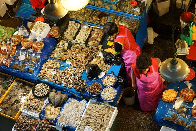 Korean Market Adventure with Chef Yie - Noryangjin Fish market - Who will get the most from this tour