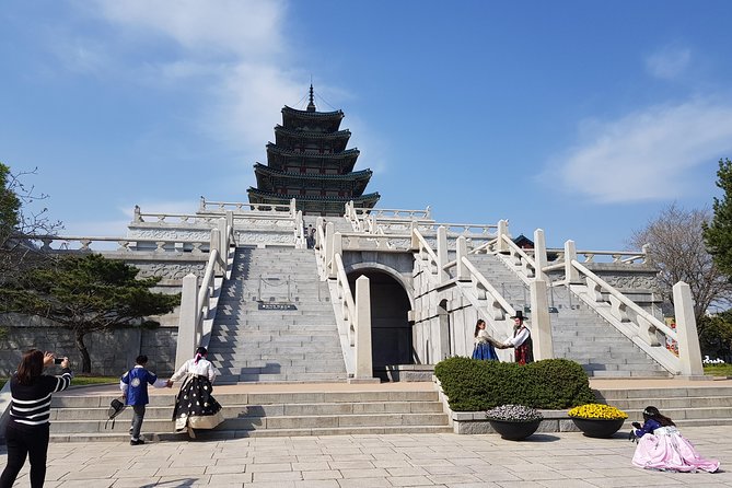 Korean Palace and Temple Tour in Seoul: Gyeongbokgung Palace and Jogyesa Temple - The guides make the difference