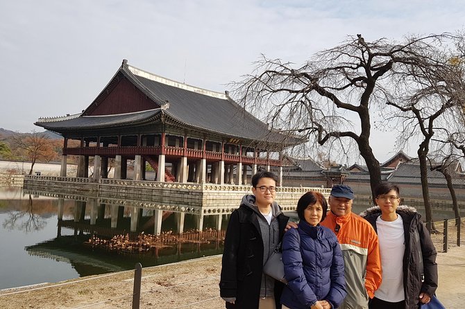 Layover Tour for essential Seoul City & Gourmet tour(Incl. Lunch) - Jogyesa Temple and central Seoul
