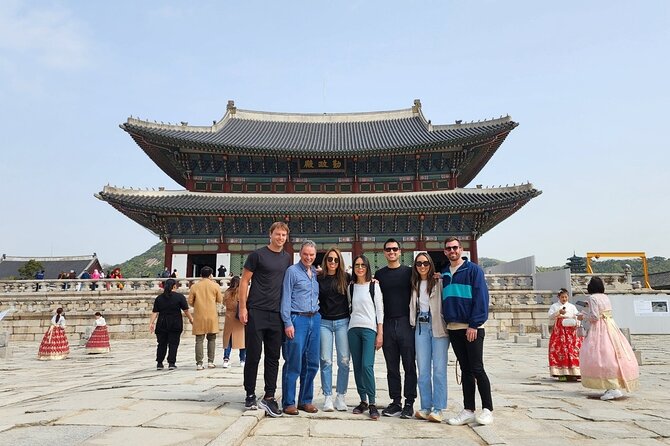 Layover Tour for essential Seoul City & Gourmet tour(Incl. Lunch) - Ginseng chicken soup and Korean market food