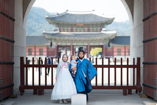 Layover Tour from Incheon Airport to Seoul with a Tour Specialist - N Seoul Tower and the big city view