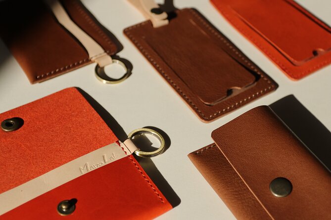 Leather Products Workshop in Seoul - Learning the saddle stitch by hand