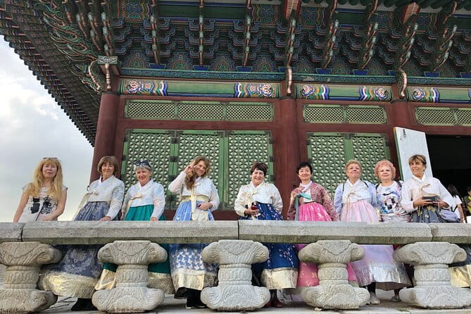 Lee’s Private 4-hour Customized Seoul Tour - Choosing between palaces, markets, and old neighborhoods