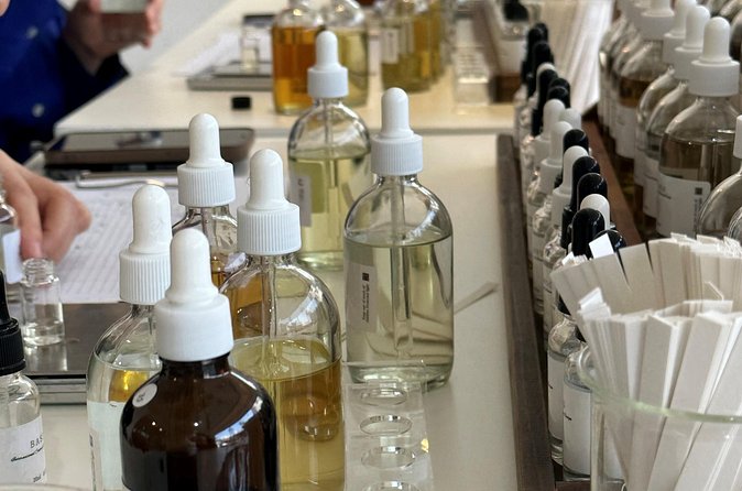 Make your K-scent perfume: Modern oneday class in Seoul - The scent lesson explains top, heart, and base notes