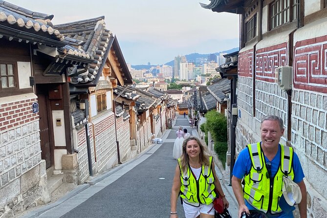 Market Food Tour & Evening E-bike Ride in Seoul - Blue House Area and Seoul After Dark
