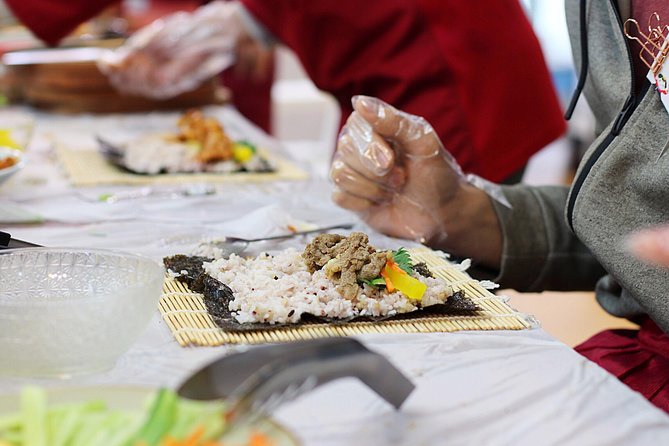 Master Korean traditional cooking with a Kimchi chef - Cooking in a Korean-style home