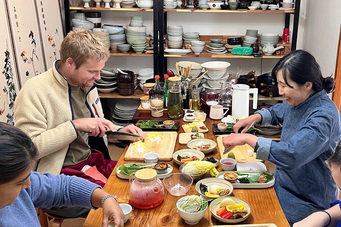 Master Korean traditional cooking with a Kimchi chef - Choosing the right cooking day
