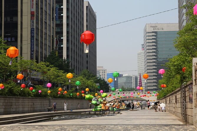 Max Out Seoul: Must Visit City Highlights Panoramic Day Tour - Cheonggye Plaza and Gwanghwamun Square