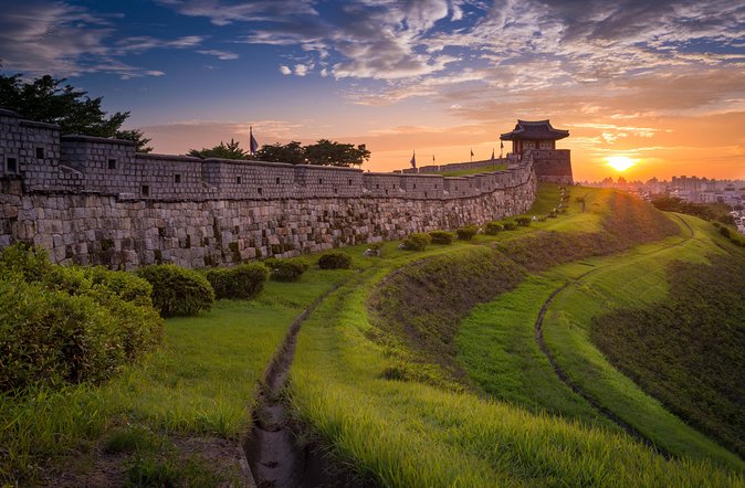 Night View Tour to Suwon Hwaseong Fortress from Seoul - Why Suwon works so well after dark