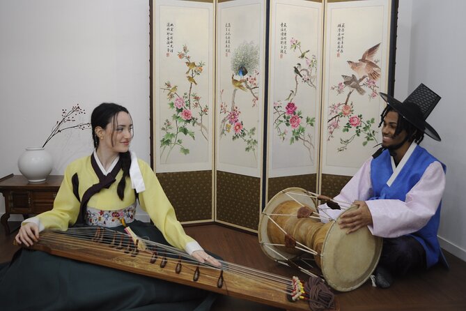 Play Gayageum in Hanbok Cultural Experience in Bukchon - Why the private format matters