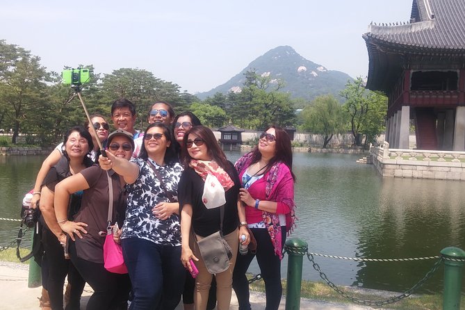 Private day tour Korea(Seoul trip) with Professional Photographer - Downtown Seoul: palaces, markets, and old streets