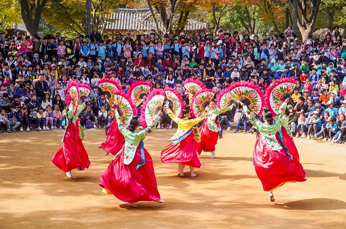 Private Day Trip to Korean Folk Village and Hwaseong Fortress - The private guide makes the difference