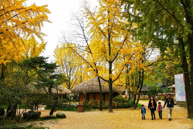 Private Day Trip to Korean Folk Village and Hwaseong Fortress - Three hours among old Korean homes