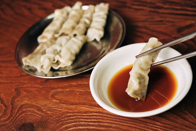 Private Downtown Seoul Food & Market Tour with 8+ Tastings - Tteokbokki and the useful warning about spice
