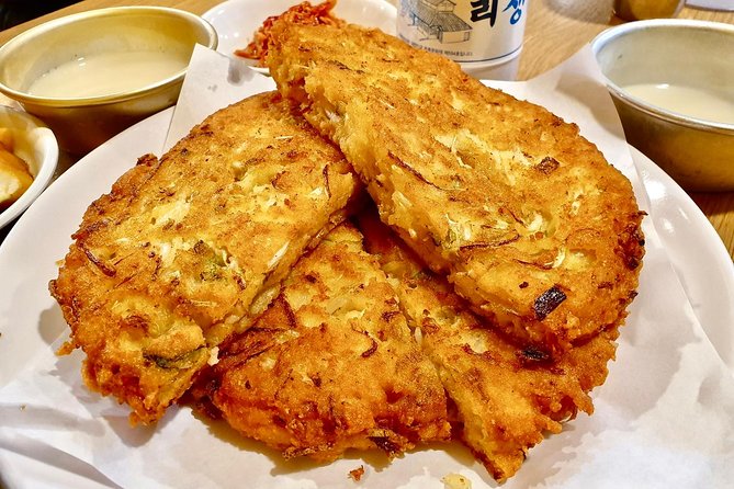 Private Downtown Seoul Food & Market Tour with 8+ Tastings - Korean sweets, grilled rice cake, and tea