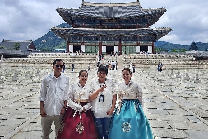 Private Seoul City Tour Palace, village, temple, market - Insadong for crafts, galleries, and traditional shops