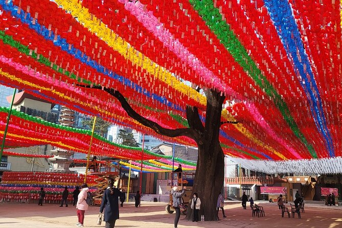 Private Seoul City Tour Palace, village, temple, market - Gyeongbokgung Palace and the guard ceremony