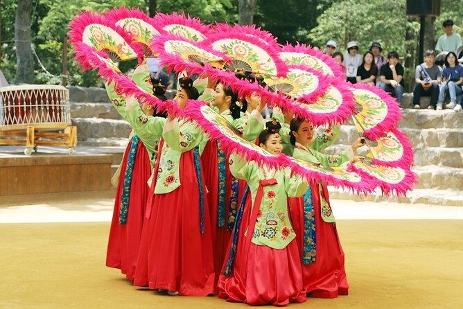 Private Tour around Suwon UNESCO Fortress and Korea Folks Village - Walking the walls of Hwaseong Fortress