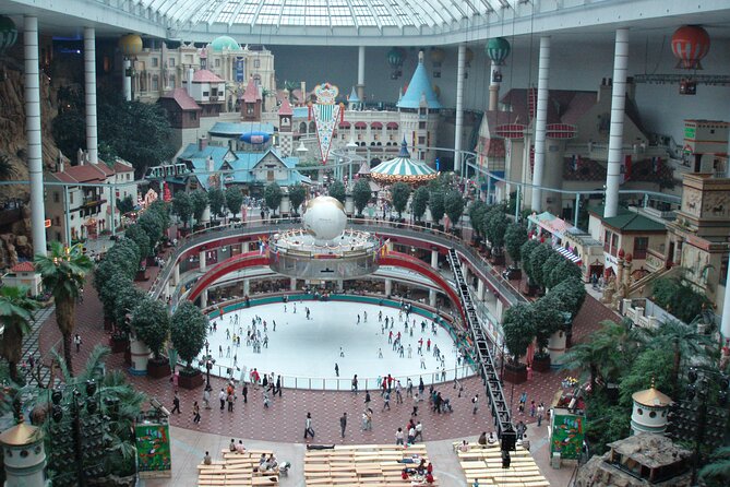 Private tour Lotte World,Tower,Aquarium(All Tickets are included) - One hour with marine life at Lotte Aquarium
