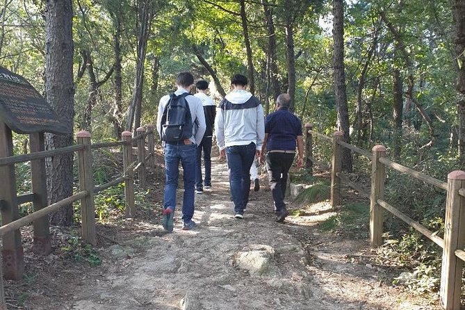 Private Tour: Talk show with N.K. Defector and Short Hiking - Meeting a North Korean defector in a coffee shop