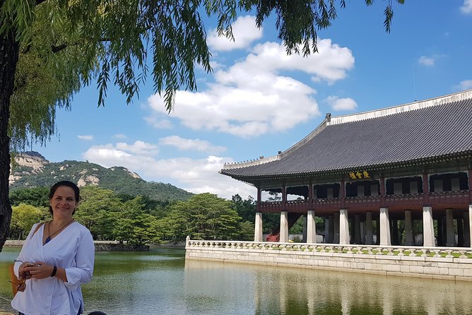 Royal Palace, Full-day Seoul City Tour (Pick up & Drop off) - Insadong: art, tea, and a shopping pause