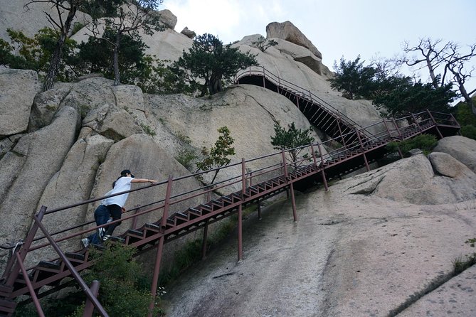 Seoraksan National Park Ulsanbawi Hiking from Seoul - Shinheungsa Temple and the bronze Buddha