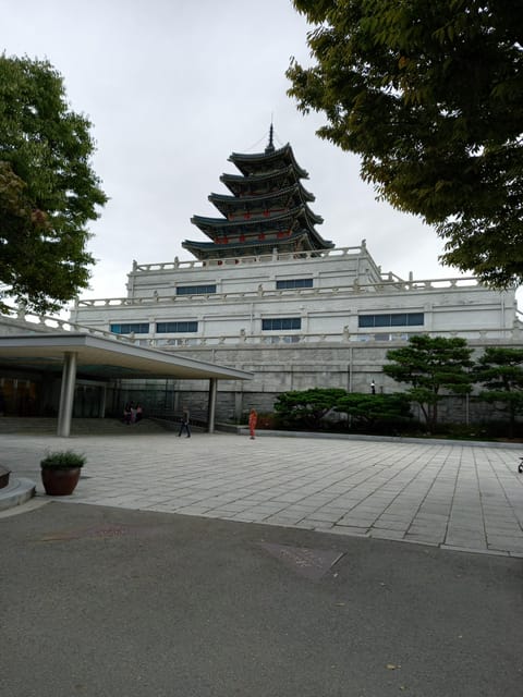 Seoul: 4-Hour Guided Tour to Palace, Bukchon, Jogyesa Temple - Bukchon Hanok Village and Seoul’s changing view