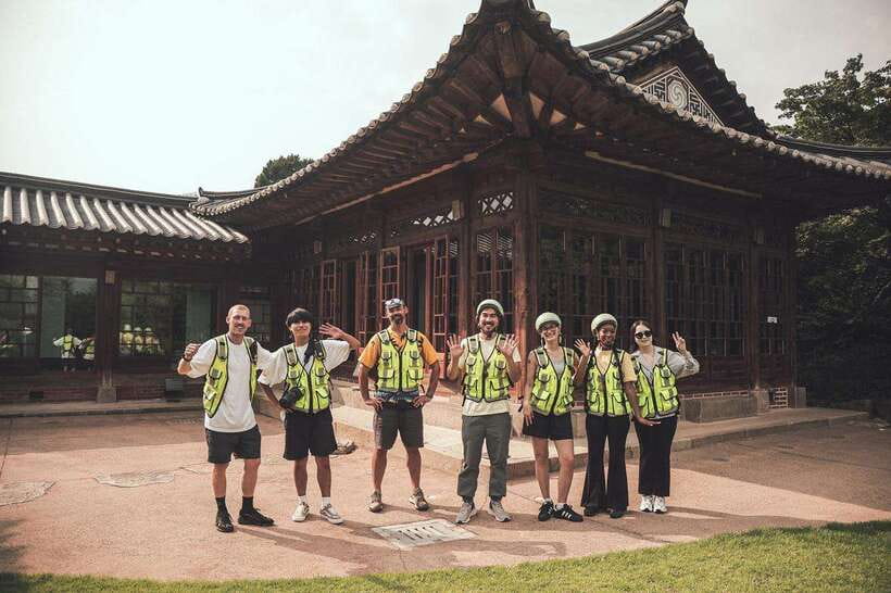 Seoul: Afternoon Ebike tour and "Happy Hour" food and drinks - Insadong Culture Street