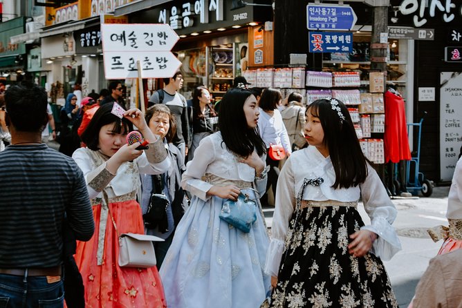 Seoul Art Tour with a Local Expert: 100% Personalized & Private - Ssamziegil brings art into a shopping stop
