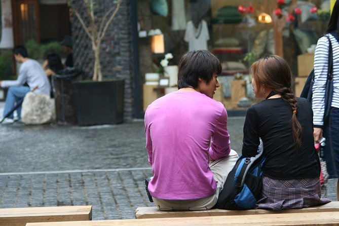 Seoul Art Tour with a Local Expert: 100% Personalized & Private - Walking, public transport, and the three-hour limit