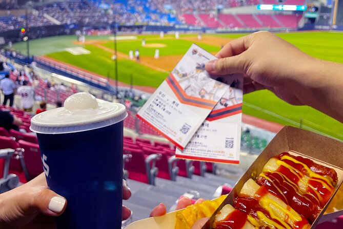 Seoul: Baseball Game Ticket with Dinner/Beer with the host - Key points at a glance
