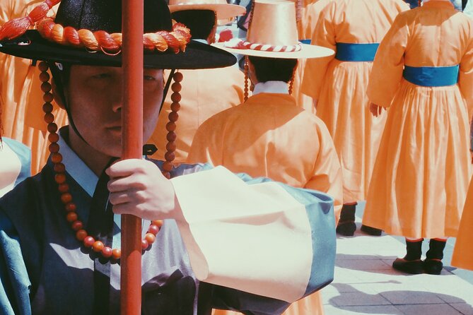 Seoul: City Highlights and Historical Experience No Shopping - Why the hanbok makes Gyeongbokgung different