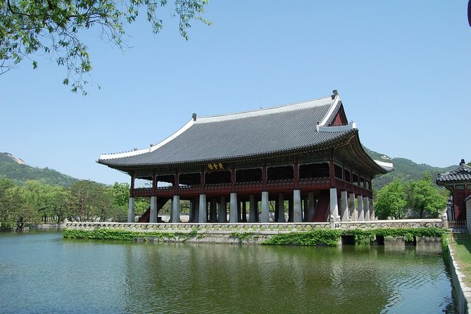 Seoul City Sightseeing Tour Including Gyeongbokgung Palace, N Seoul Tower, and Namsangol Hanok Village - The ginseng center is useful, but expect a sales stop