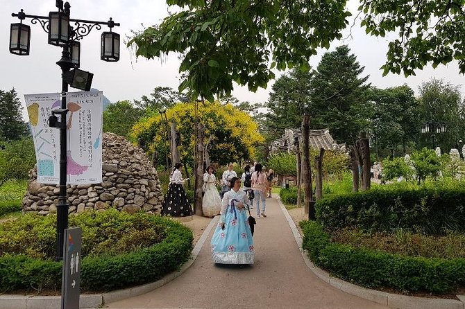 Seoul City Walking Private Tour (3hours) - Timing, weather, and booking cautions