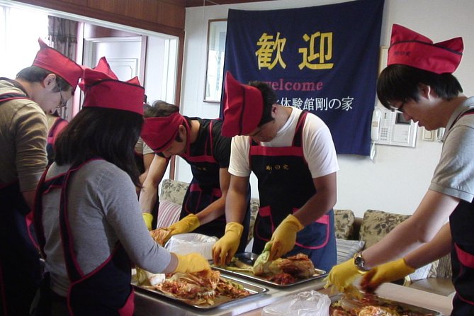 Seoul Cultural Tour - Kimchi Making, Gyeongbok palace with Hanbok - Making kimchi in a 30-minute class