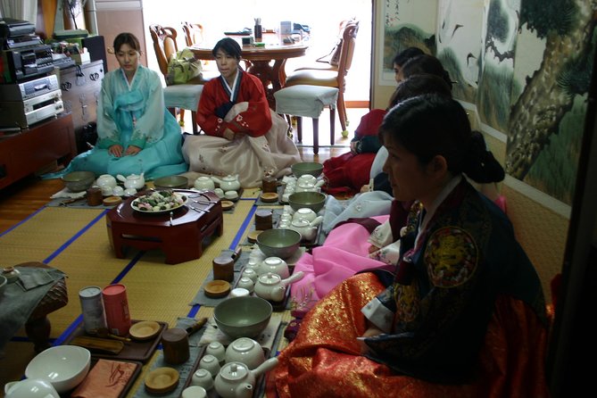 Seoul Cultural Tour - Kimchi Making, Gyeongbok palace with Hanbok - Insadong and the final cultural stop