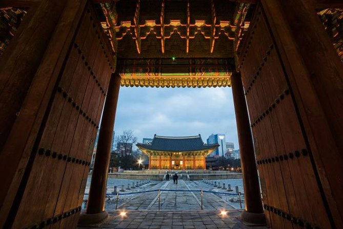 Seoul: Deoksugung Palace Night Tour - Why Deoksugung feels different at night