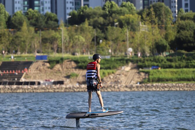 Seoul : Efoil & Windsurf Experiences in Han River - E-foiling: the more unusual choice