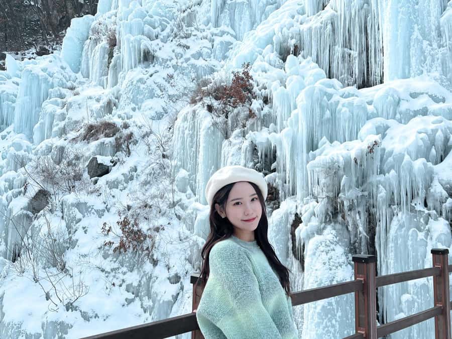 Seoul: Elysian Gangchon Winter Ski Resort Fun Day Tour - The lift views and the resort setting