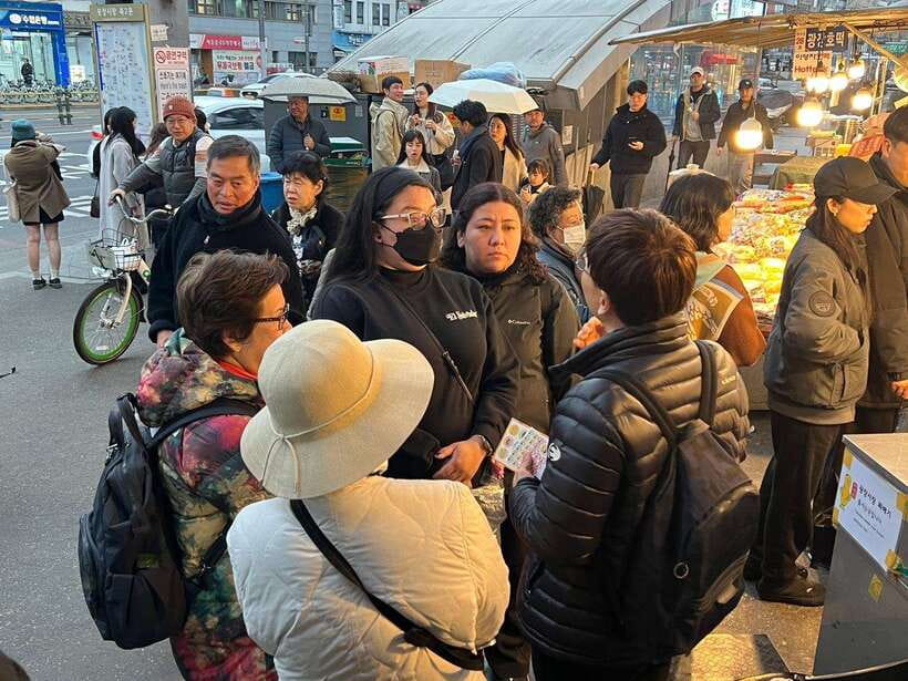 Seoul: Fearless Foodie Gwangjang Market Food Adventure - Why the market setting matters