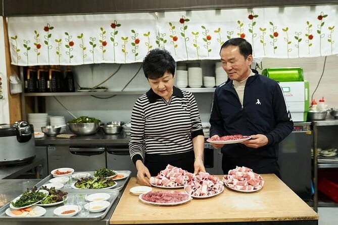 Seoul Food: Banchan, Bibimbap, and Beyond - Bukchon Hanok Village and the old residential lanes