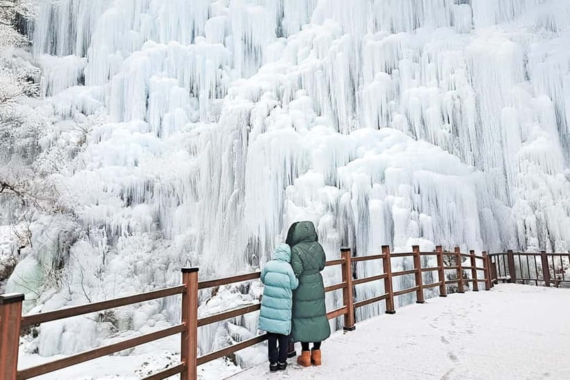 Seoul: Full-Day Winter Trip Ski Resort, Ice Valley, Namiseom - Thirty minutes at Eobi Ice Valley