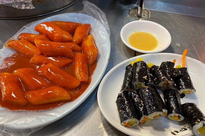 Seoul Fun Food Tour: 12 different food tastings - A short pause at Cheonggyecheon Stream
