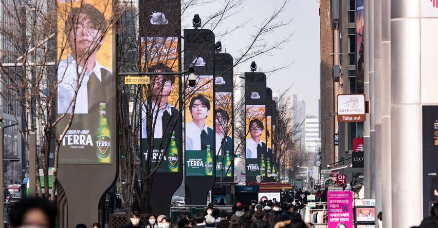 Seoul: Gangnam Tour on Youth and Society in South Korea - Beauty clinics and the pressure to look perfect
