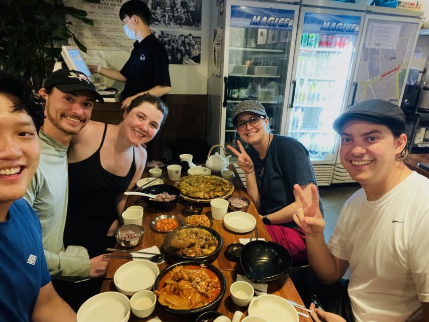 Seoul: Guided City Wall Sunset Hike with Korean Dinner - A sunset walk through Seoul’s quieter side