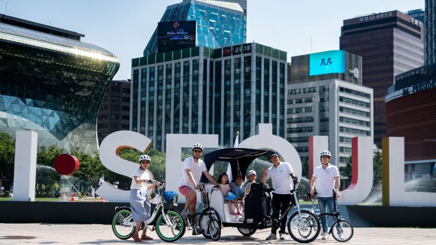 Seoul: Guided Small Group V.I.P Morning Pedicab Tour - Bukchon Hanok Village by e-rickshaw