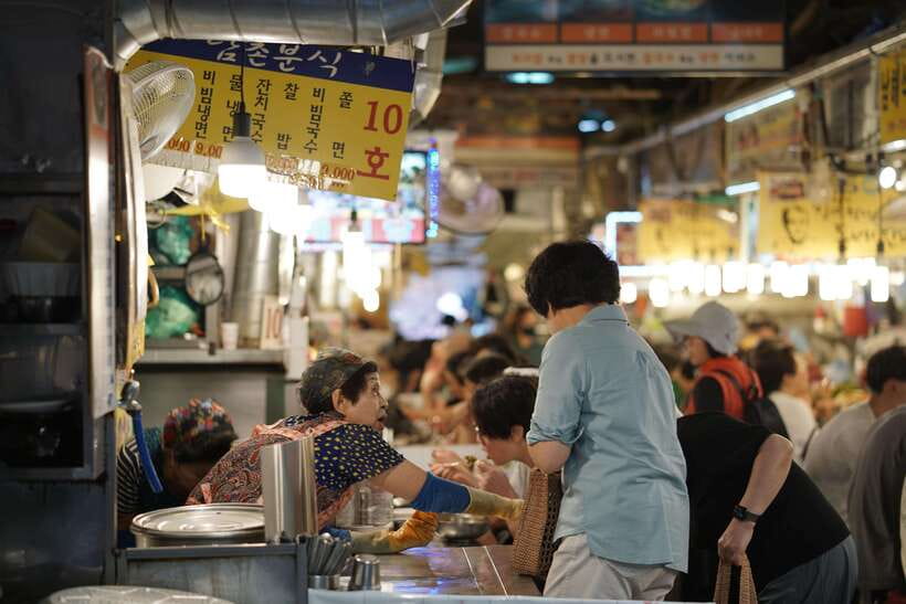Seoul: Guided Street Food Tour at Namdaemun Market - Meeting the people behind the stalls