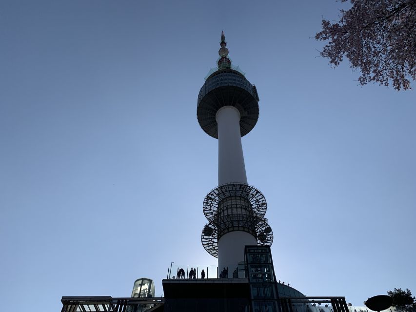 Seoul: Gyeongbok Palace and Bukchon Hanok Walking Tour - Bukchon Hanok Village and Samcheongdong Alley