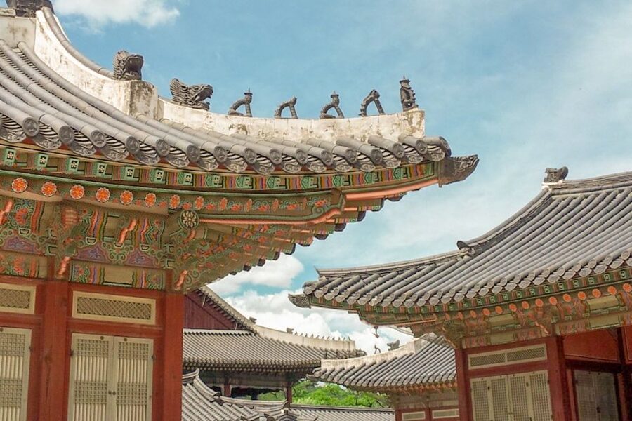 Seoul: Gyeongbok Palace and Bukchon Hanok Walking Tour - What the guide adds beyond the sights