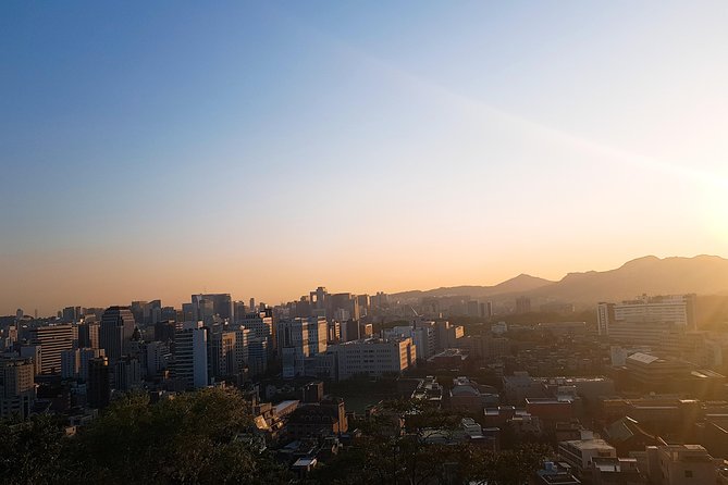 Seoul: Gyeongbok Palace, Bukchon Village, and Gwangjang Tour - Korean Ginseng Museum and the shopping stop